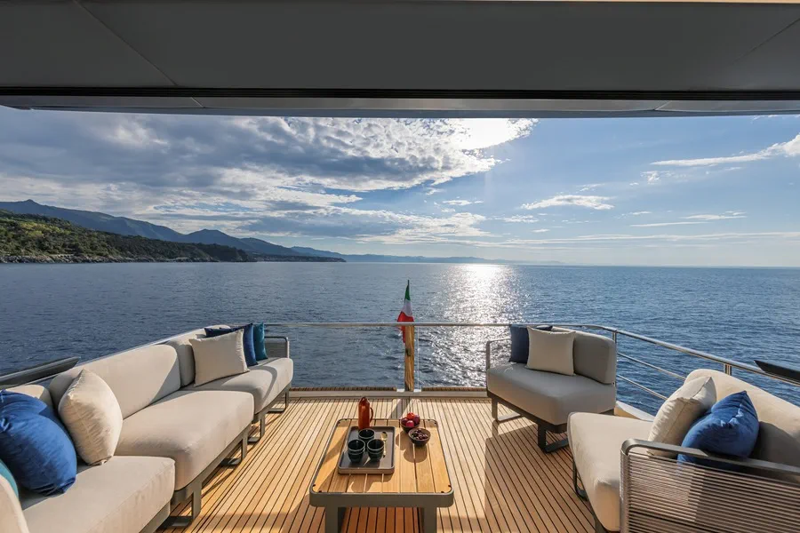 Absolute 60 Fly | For Sale | Elegant Yachts