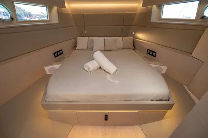 | Elegant Yachts