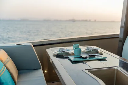 | Elegant Yachts