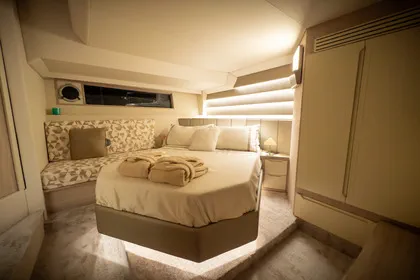 | Elegant Yachts