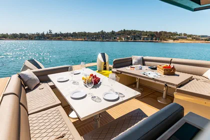 | Elegant Yachts